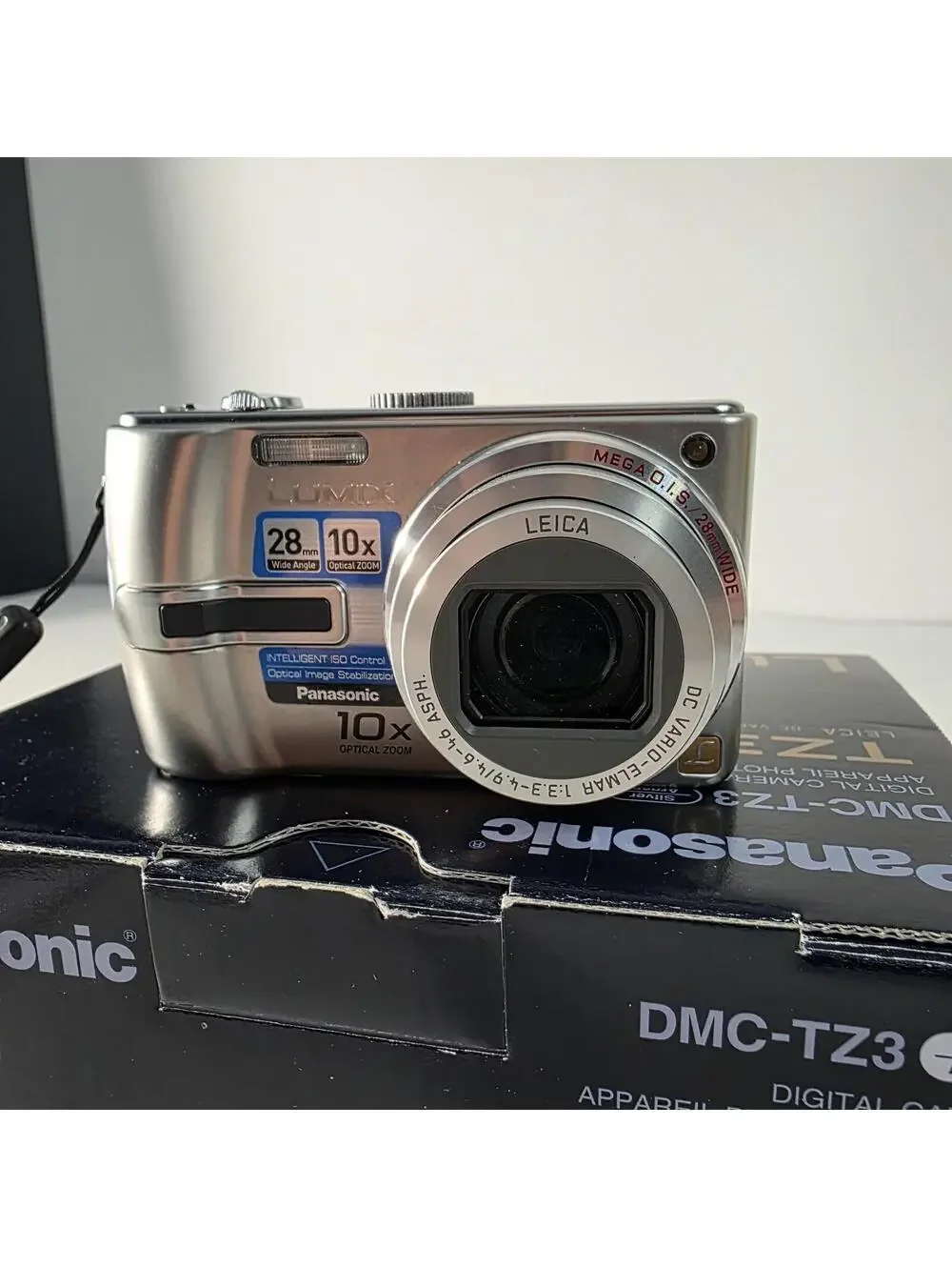 Panasonic LUMIX DMC-TZ3 7.2MP Digital Camera Works with Flaws - AS IS Read